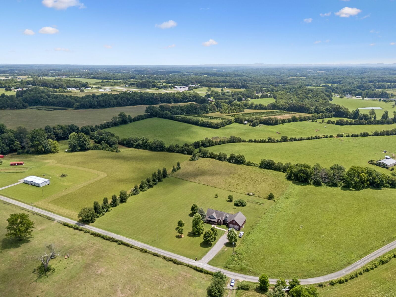 Property Photo:  495 Roy Womack Rd  TN 37166 