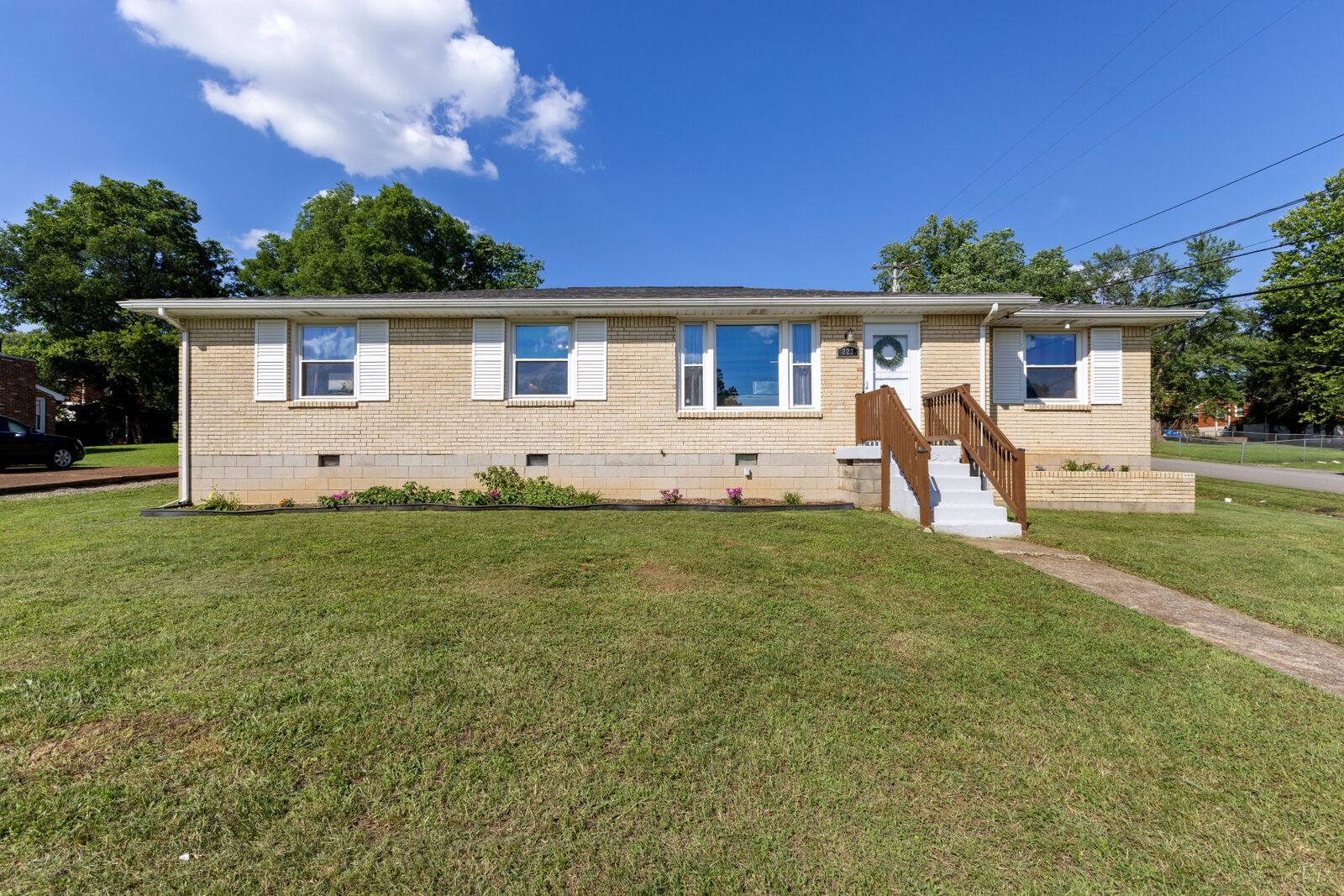 Property Photo:  227 Bonnaridge Dr  TN 37076 