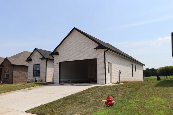 Property Photo:  221 Harvest Moon Dr  TN 37043 