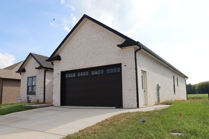 Property Photo:  221 Harvest Moon Dr  TN 37043 