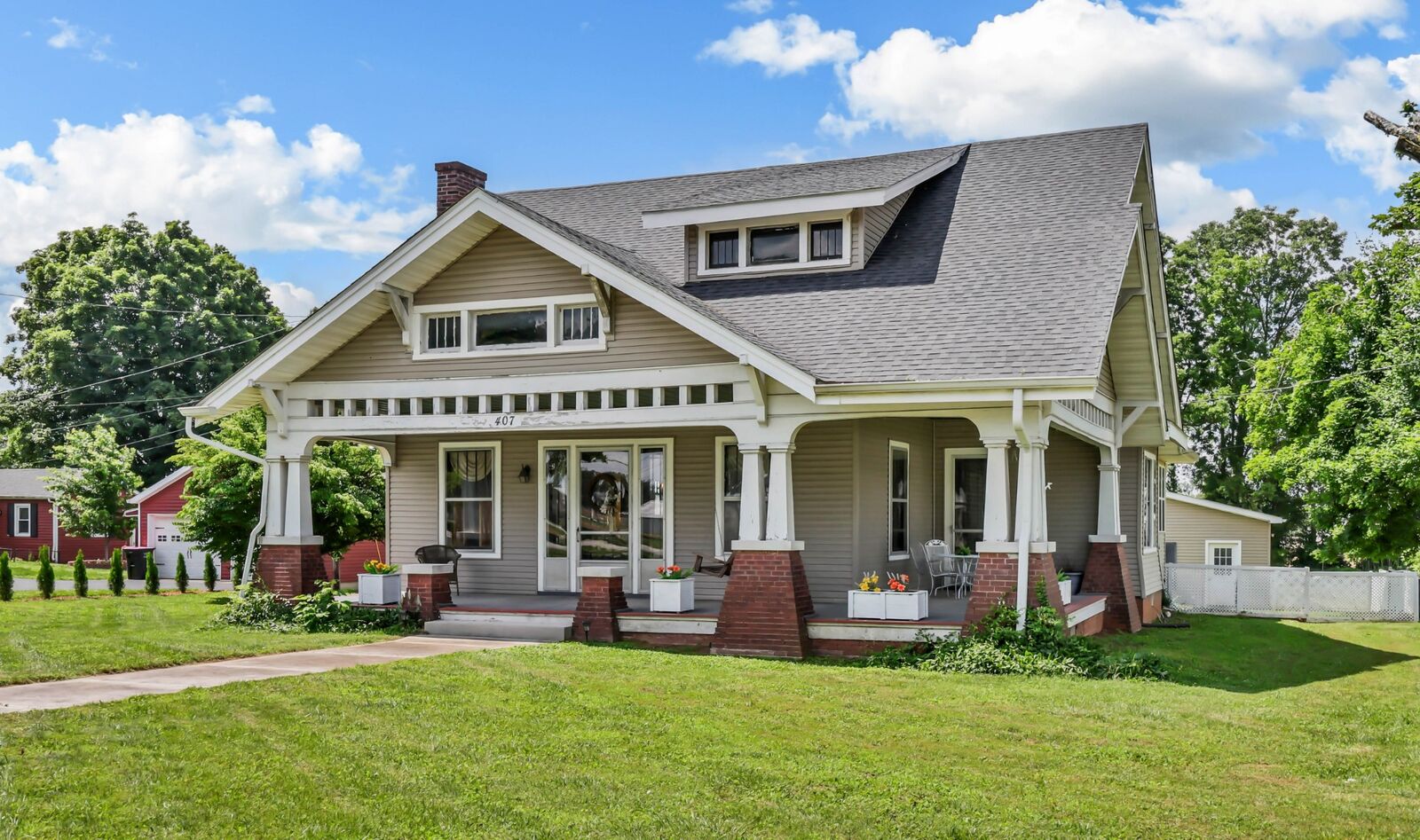 Property Photo: 407 E Nashville St KY 42266