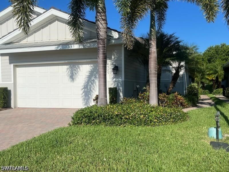Property Photo:  14927 Edgewater Circle  FL 34114 