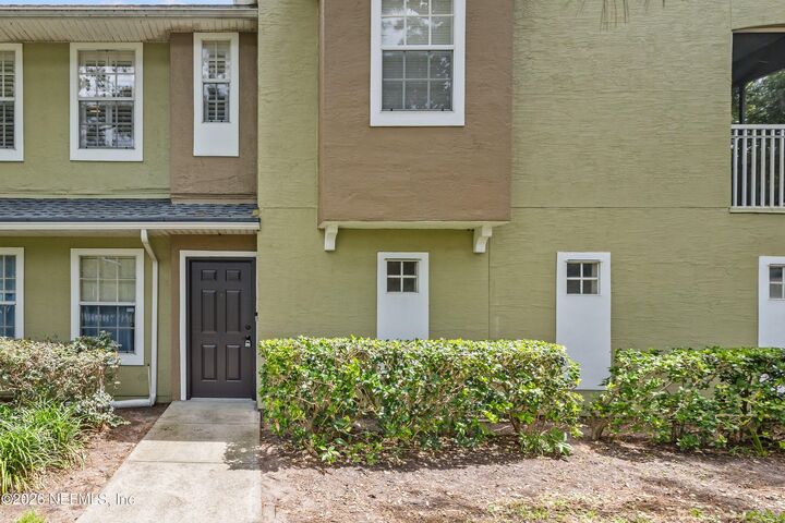 Property Photo:  10075 Gate Parkway N 213  FL 32246 