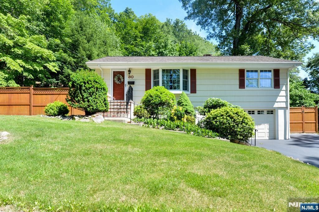 Property Photo:  30 Knolls  NJ 07403 