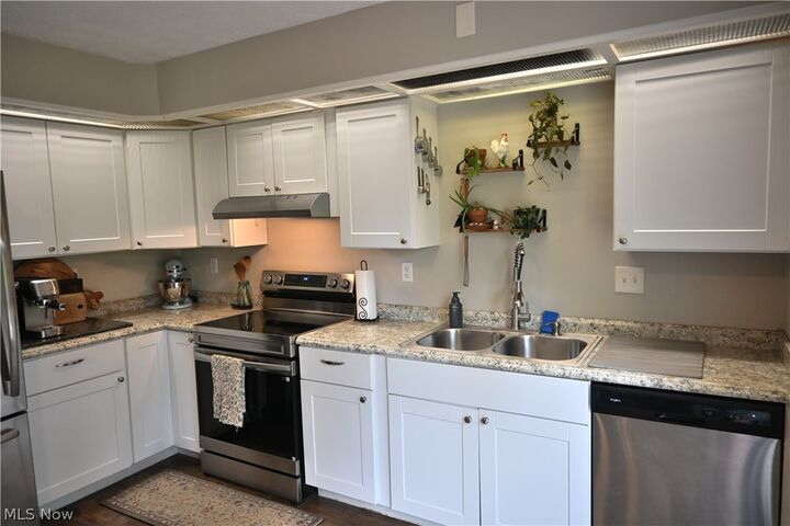 Property Photo: 1874 Plymouth Gageville Road OH 44004