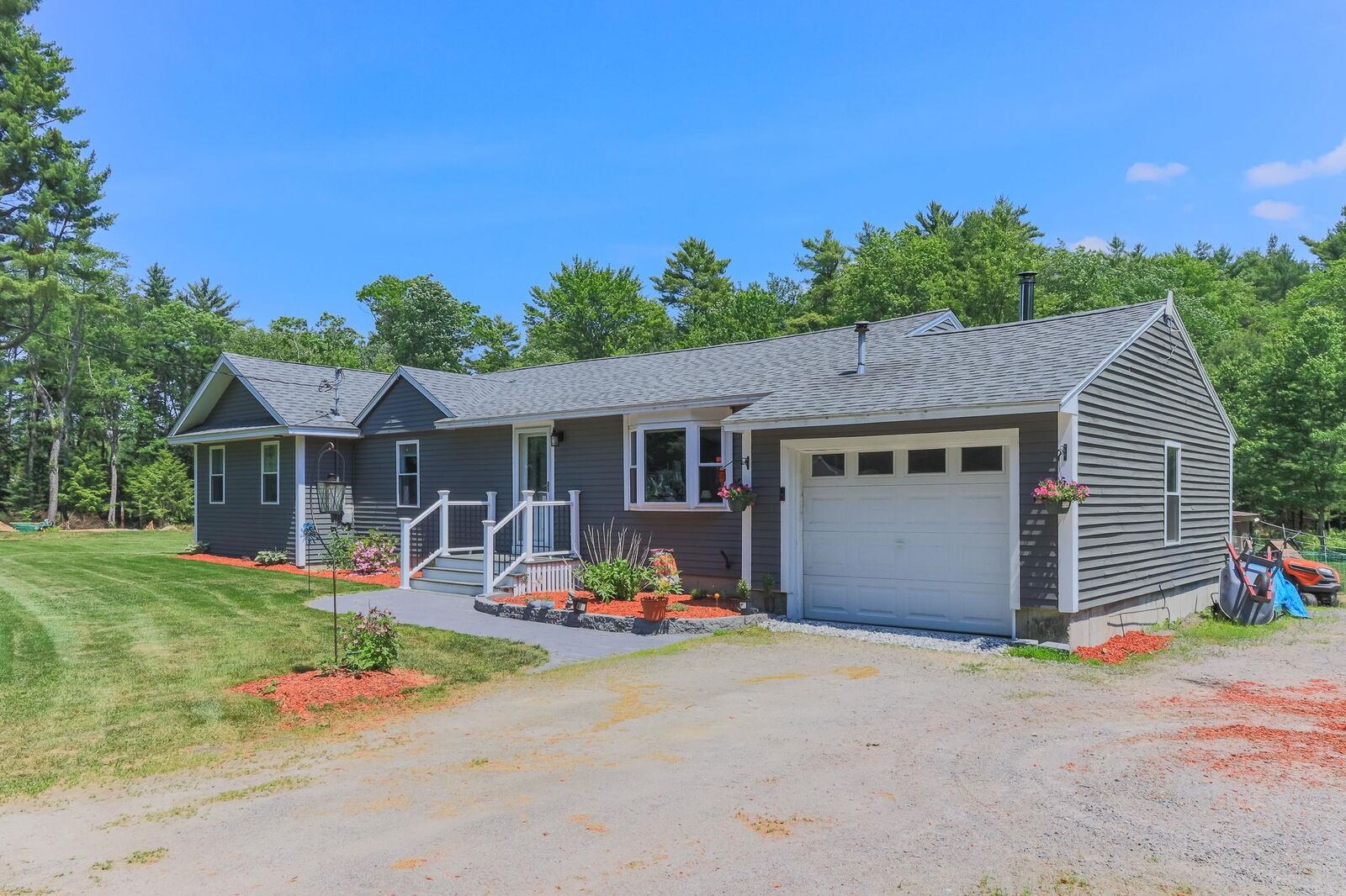 Property Photo: 201 Slip Road NH 03047