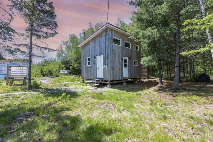 11 Tom Wallace Road — photo 1