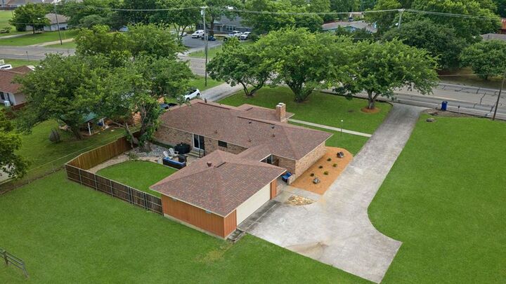 Property Photo:  1289 S Waco Street  TX 75495 