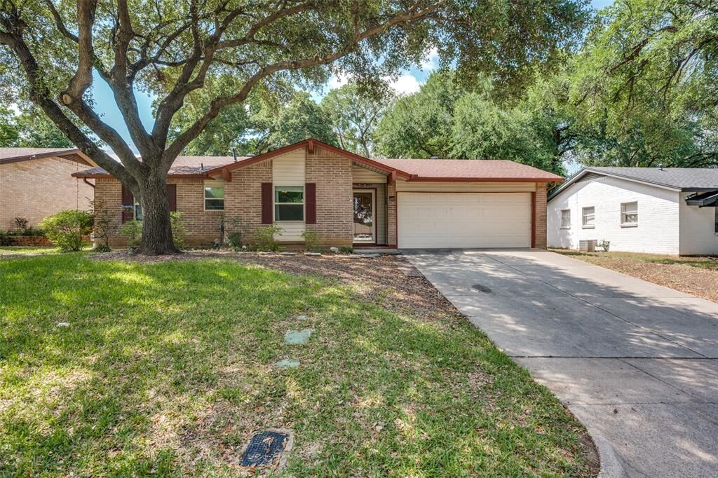 Property Photo:  801 Brownstone Street  TX 76039 