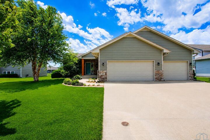 Property Photo: 680 Prairie Blvd SD 57049