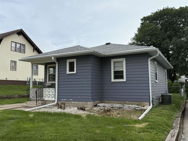 Property Photo:  1705 S Palmetto St  IA 51106 