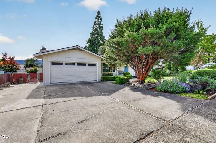 Property Photo: 931 Mira Mar Avenue OR 97504