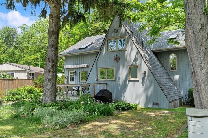 12 Maple Boulevard — photo 1