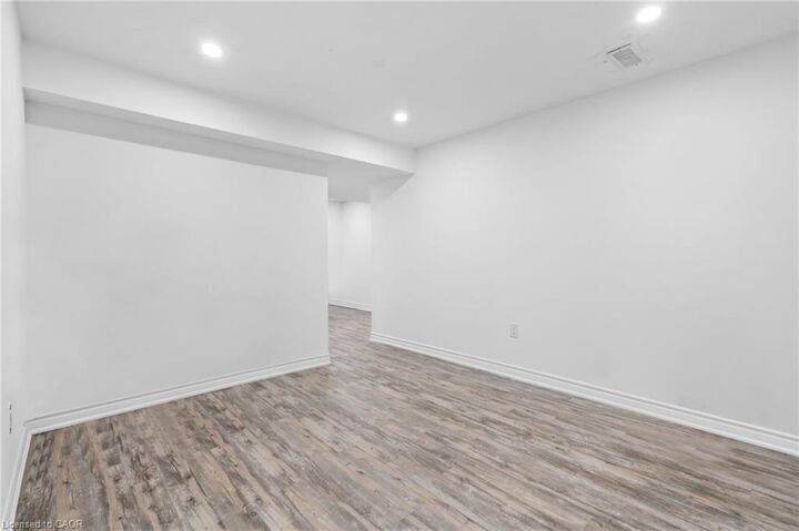 Property Photo:  6087 Eaglewood Drive Lower  ON L2G 0A7 