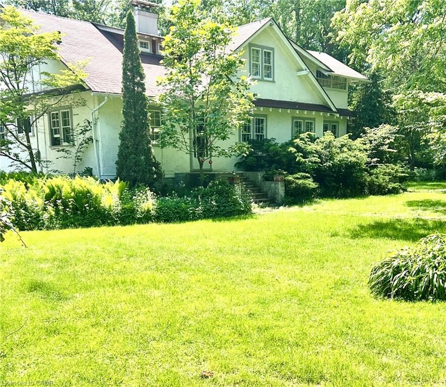 Property Photo: 399 Norfolk Street S ON N3Y 2W8