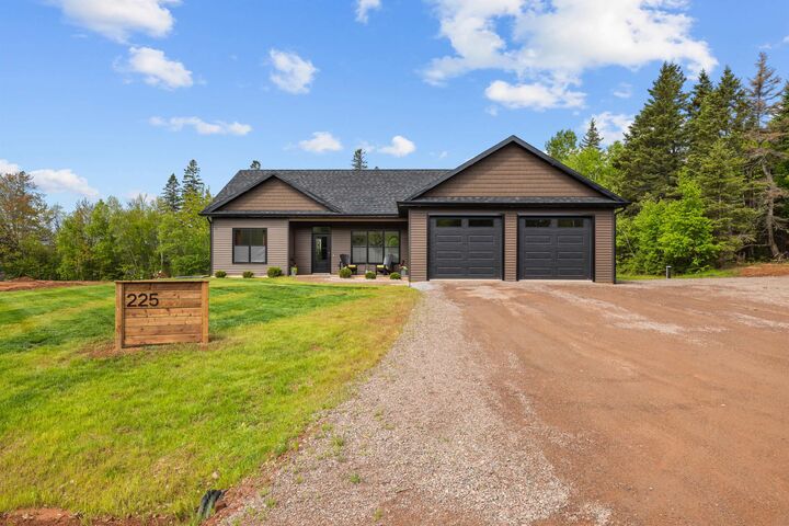 Property Photo:  225 Shady Acres Drive  PE C1E 2N8 