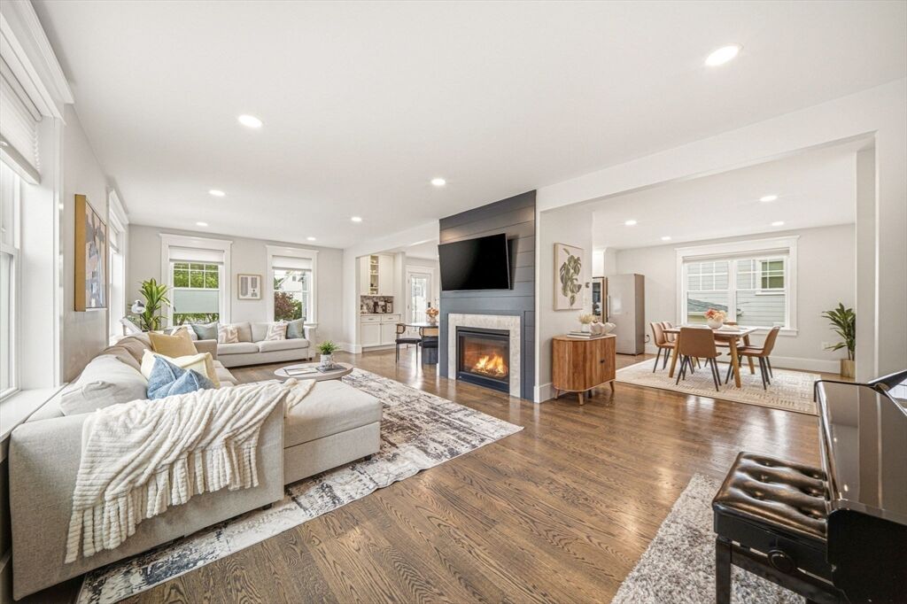Property Photo:  4 Boynton St 1  MA 02453 
