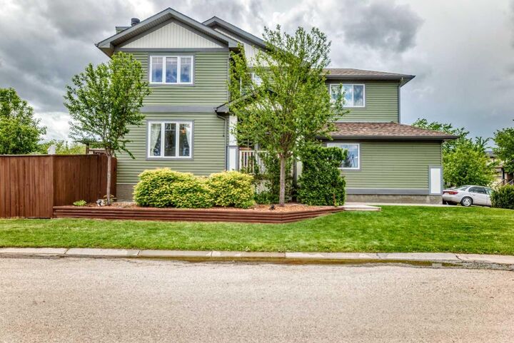 Property Photo: 21 McKinnon Street NW AB T0J 1X2