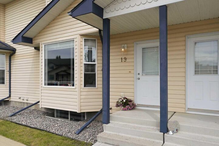 Property Photo:  2 Hinshaw Drive 19  AB T4S 2J2 