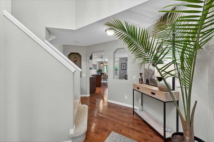 Property Photo:  132 Tuscany Meadows Common NW  AB T3L 2N8 