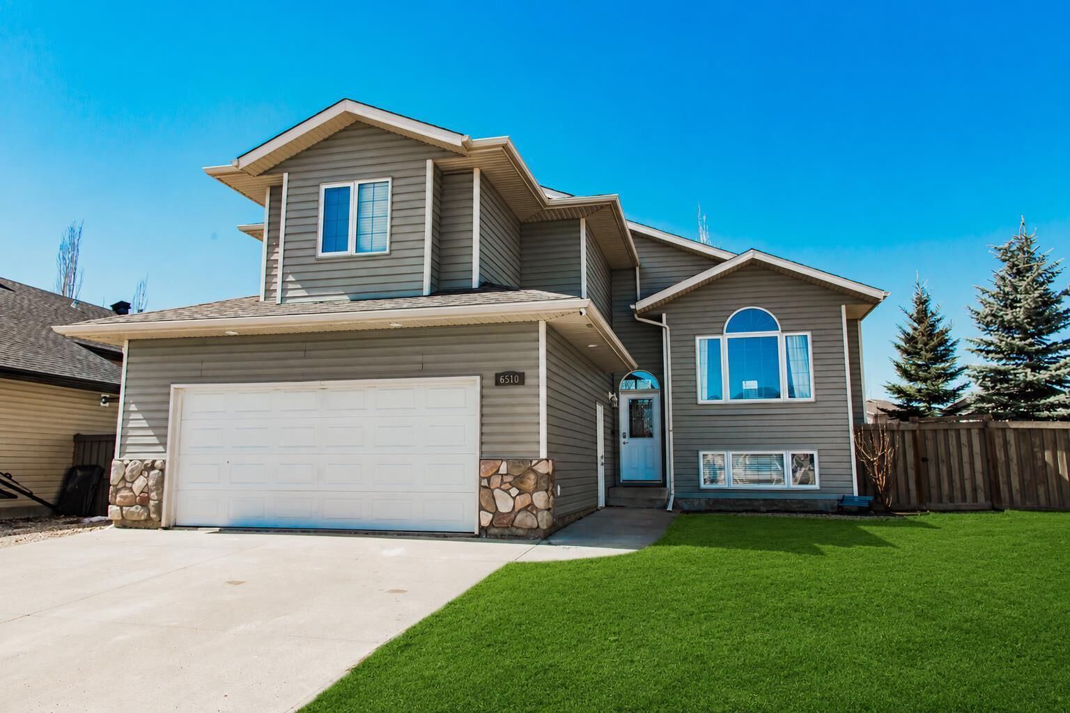 Property Photo: 6510 110 Street AB T8W 0B4