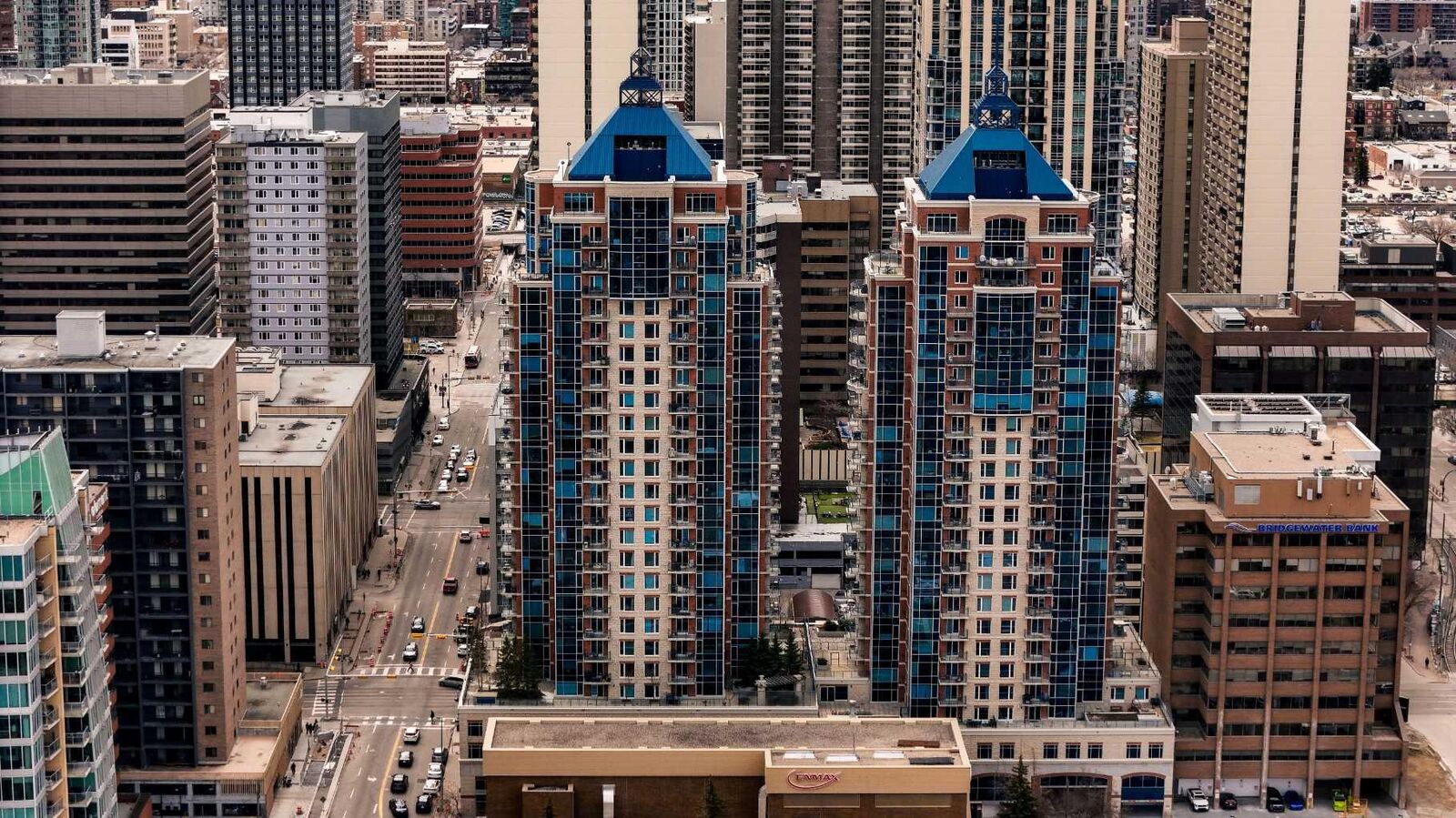 Property Photo:  910 5 Avenue SW 2402  AB T2P 0C3 