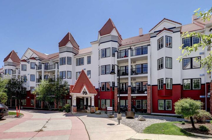70 Royal Oak Plaza NW 220 — photo 1