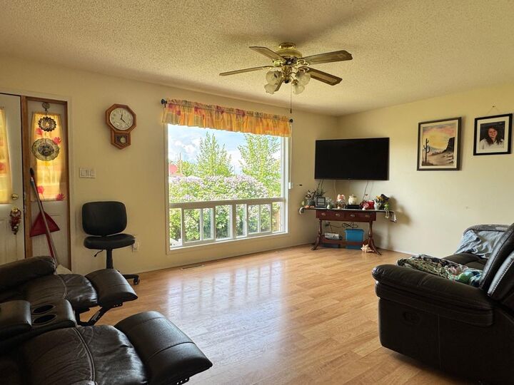 Property Photo:  920 5 Avenue  AB T0H 2A0 