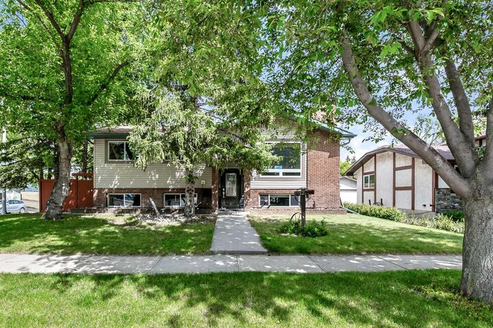 Photo de la propriété:  12 Robinson Drive  AB T1S 1C3 