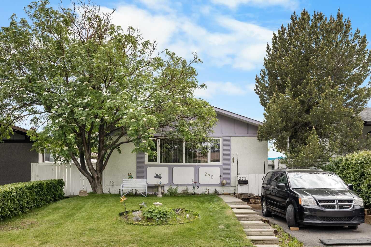Property Photo:  272 Huntington Close NE  AB T2K 5B3 