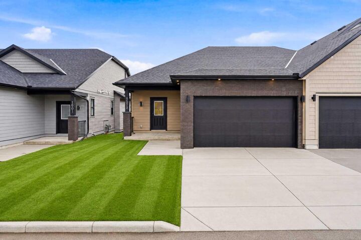Property Photo: 15 Coopersfield Link 1500 AB T4B 5P5