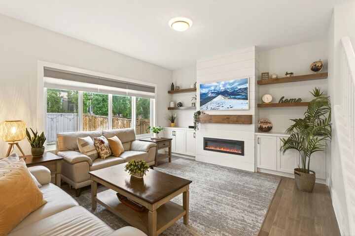 Property Photo:  278 Hillcrest Heights SW  AB T4B 3Z2 