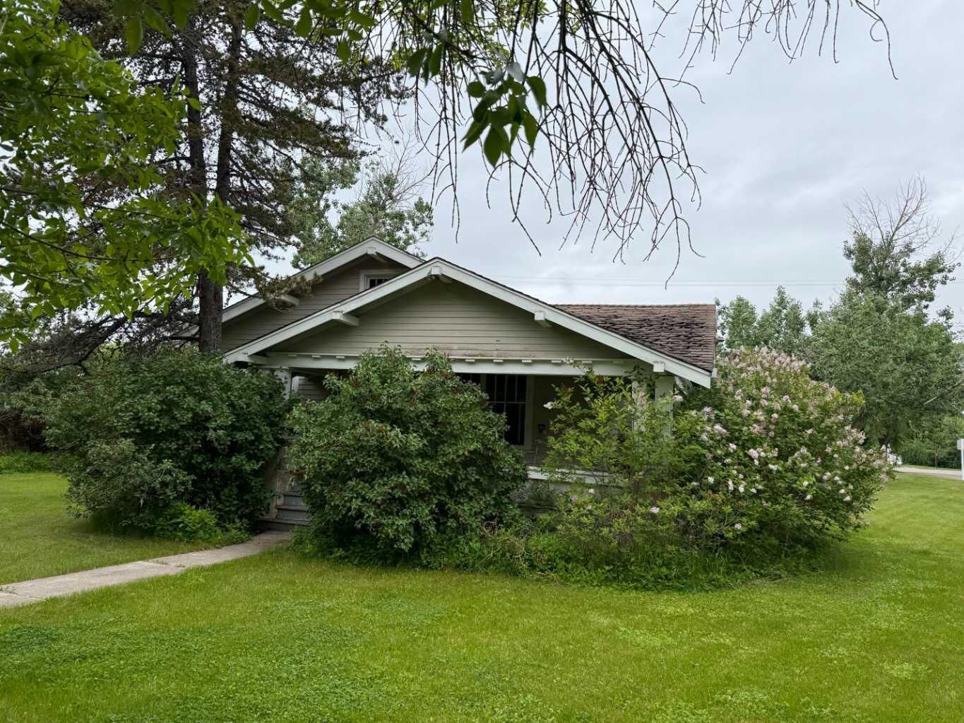 Property Photo:  502 1 Street S  AB T0L 2B0 