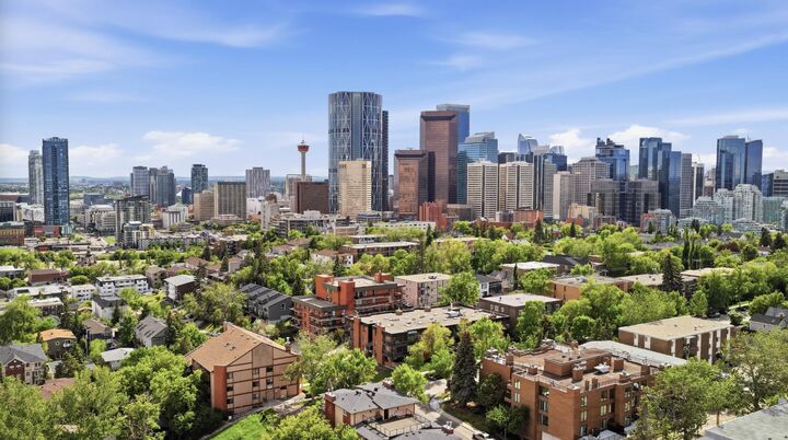 Property Photo: 345 4 Avenue NE 201 AB T2E 0J4