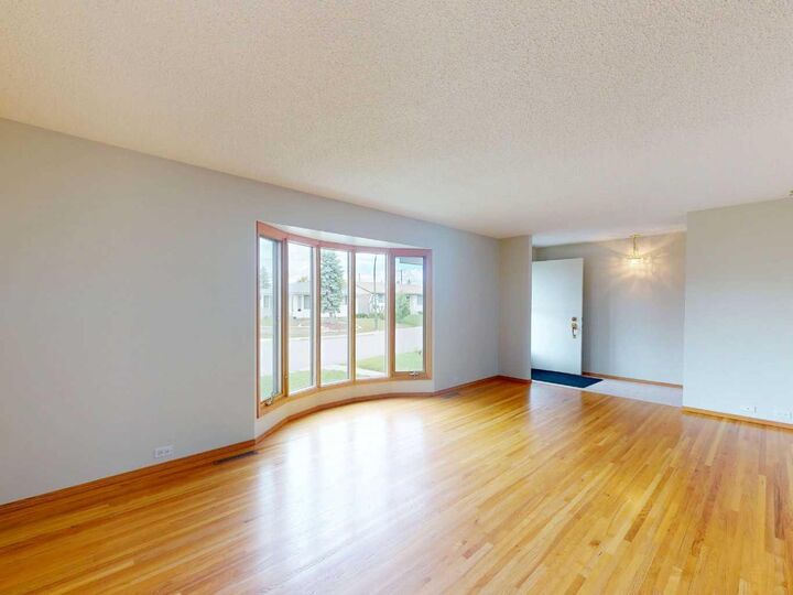 Photo de la propriété:  548 McIntosh Road NE  AB T2E 5Z3 
