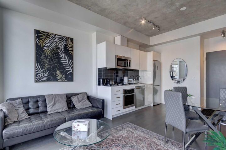 Property Photo: 1010 6 Street SW 3005 AB T2R 1B4