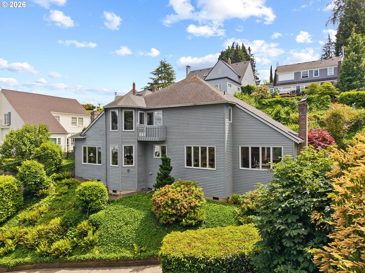 Property Photo: 2902 NW Shenandoah Ter OR 97210