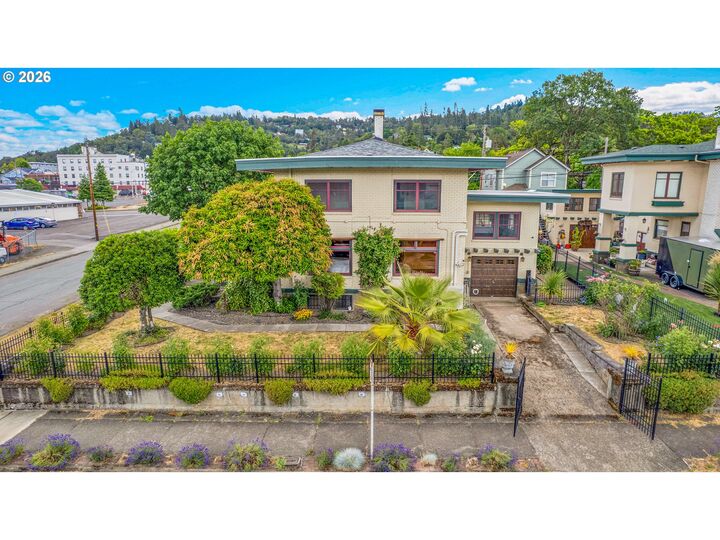 Property Photo:  511 SE Mosher Ave  OR 97470 