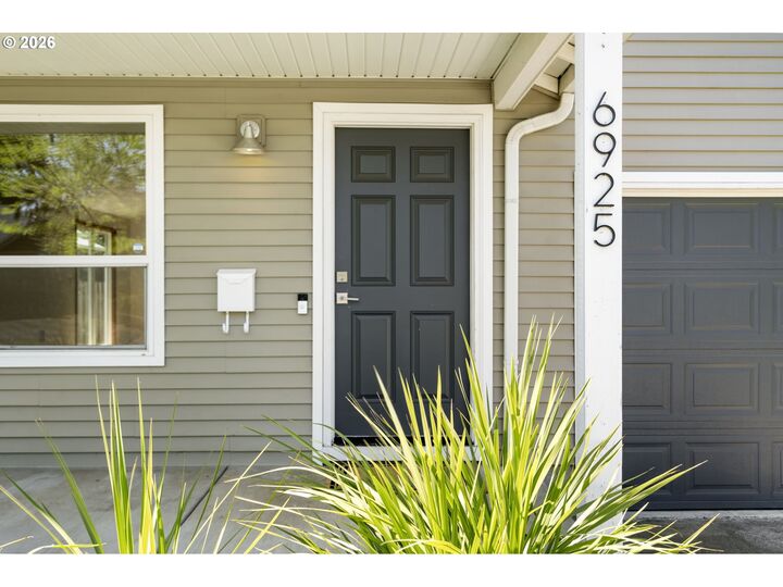 Property Photo: 6925 SE 65th Ave OR 97206