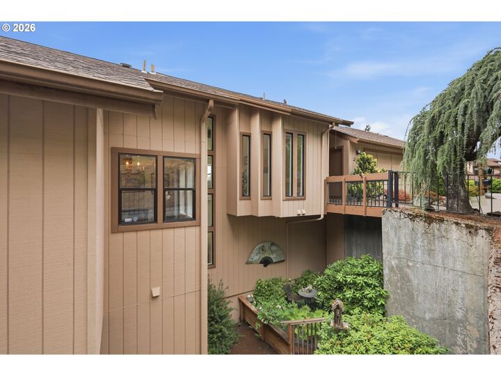 Property Photo:  602 Montara Way  OR 97405 