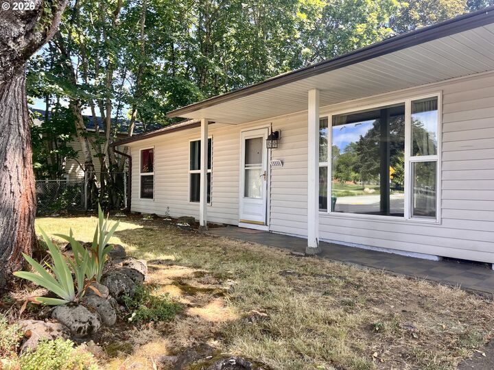 Property Photo:  15550 SE Millmain Dr  OR 97233 