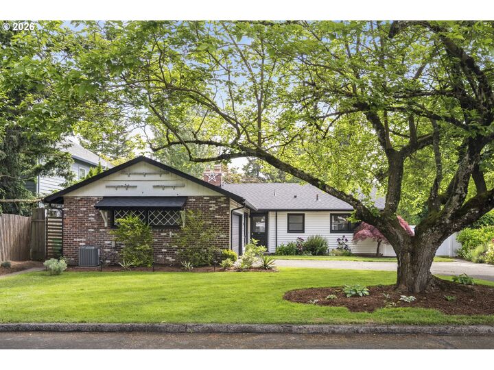 Property Photo: 28 SE 111th Ave OR 97216