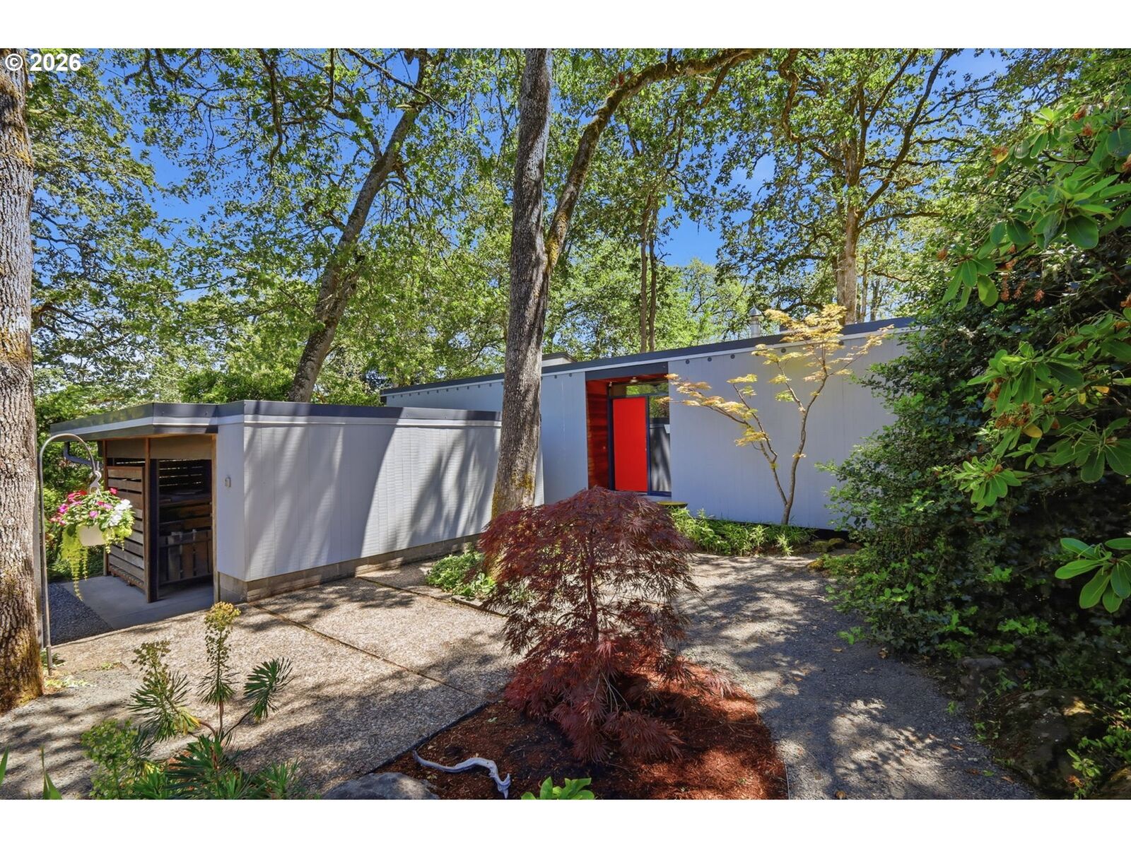 Property Photo: 60 W 36th Ave OR 97405