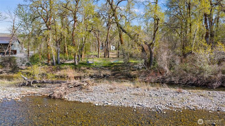 Property Photo: 421 Cottonwood Road WA 98946