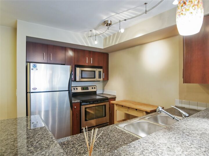 Property Photo:  108  5th Avenue S 504  WA 98105 