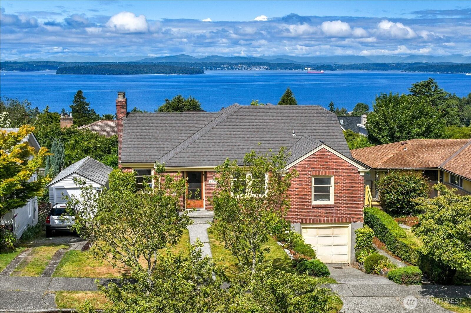 Property Photo: 6921 39th Avenue SW WA 98136