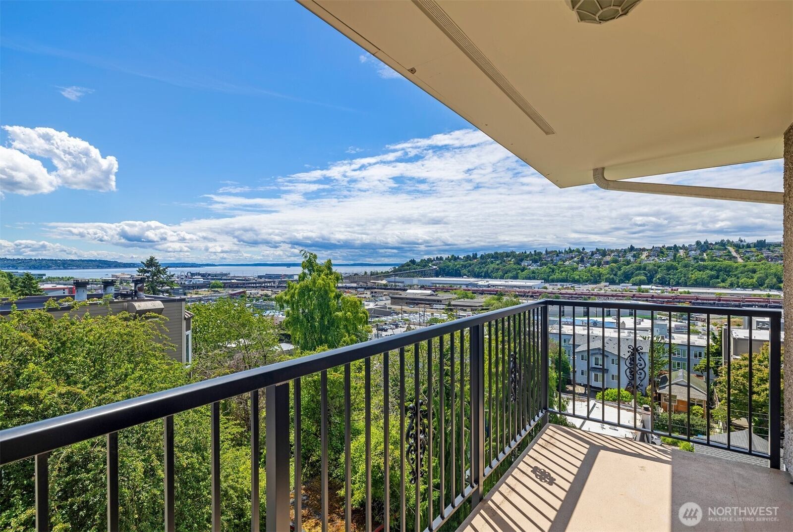Property Photo: 2219 13th Avenue W 5 WA 98119
