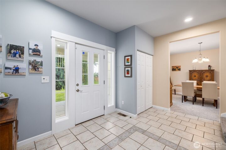 Property Photo: 3720 E Broadway Street WA 98274