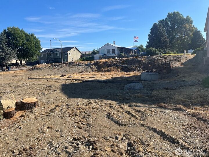 Property Photo: 1058 Corum Circle WA 98802