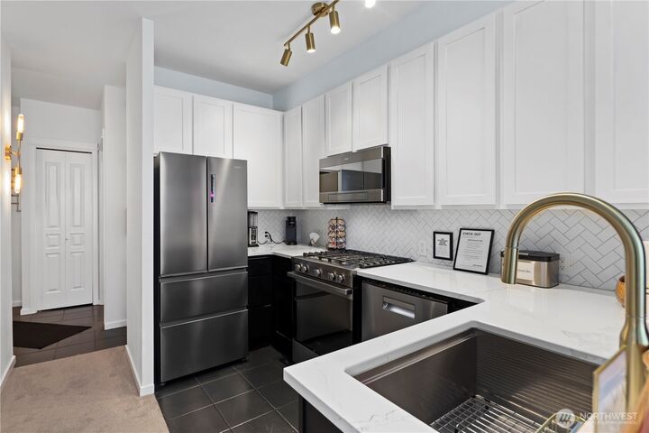 Property Photo: 1950 Alaskan Way 422 WA 98101